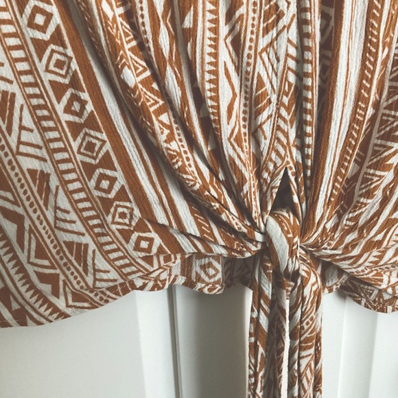 Wishlist Apparel Womans Small Boho Rayon Blouse Pullover Style Twist Knot Front - Picture 5 of 8